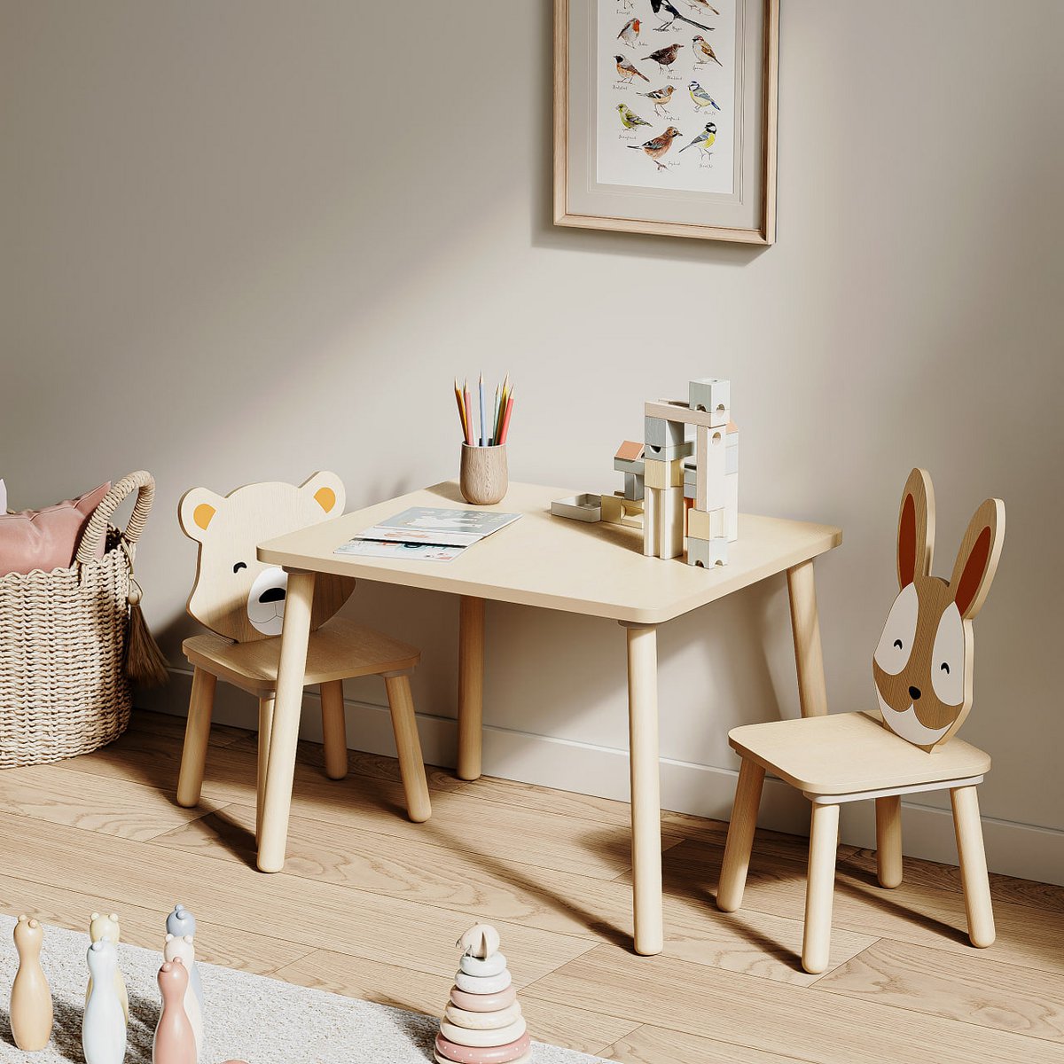Houten kindertafel met 2 dierenstoeltjes