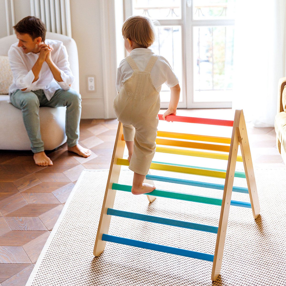 Houten Klimdriehoek met glijbaan – regenboogkleur